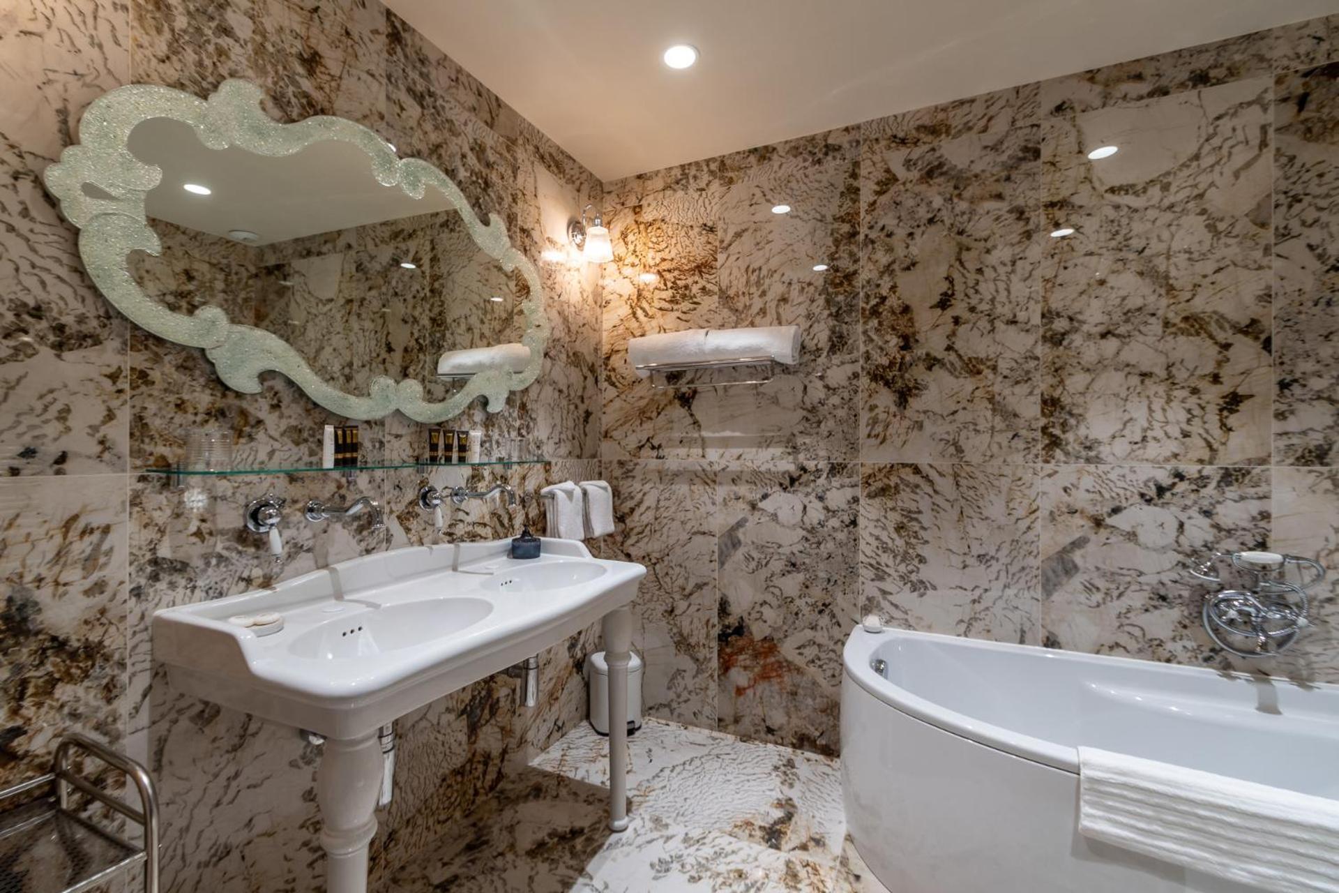 Hotel Demeure Loredana Saint-Florent  Bagian luar foto